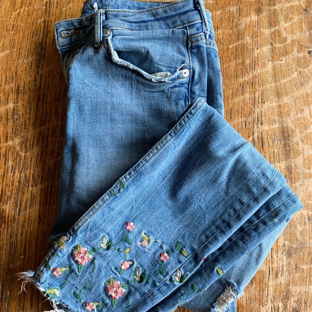 EMBROIDERED DISTRESSED DENIM